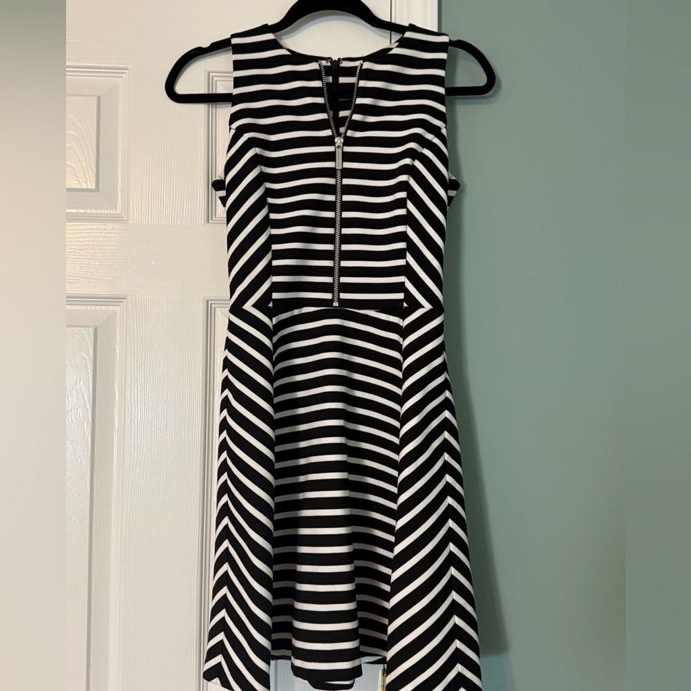 STRIPED FRONT ZIPPER DRESS